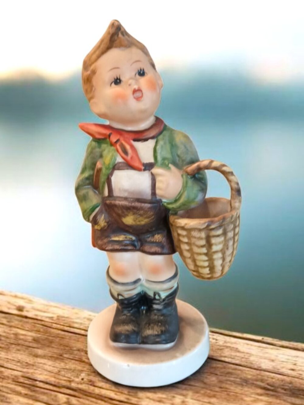 GOEBEL HUMMEL VILLAGE BOY 51 2/0 1961 FULL BEE BOY HOLDING BASKET 5.5" FIGURINE